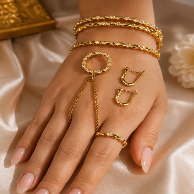 Bijoux Selmya Élégance portés à la main